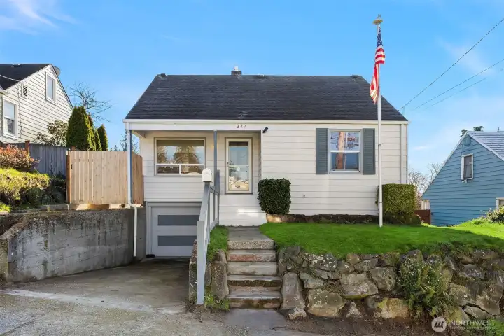 Charming Cape Cod in Coveted West Woodland