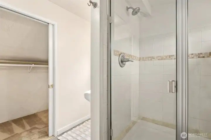 Primary en suite bath with glass shower