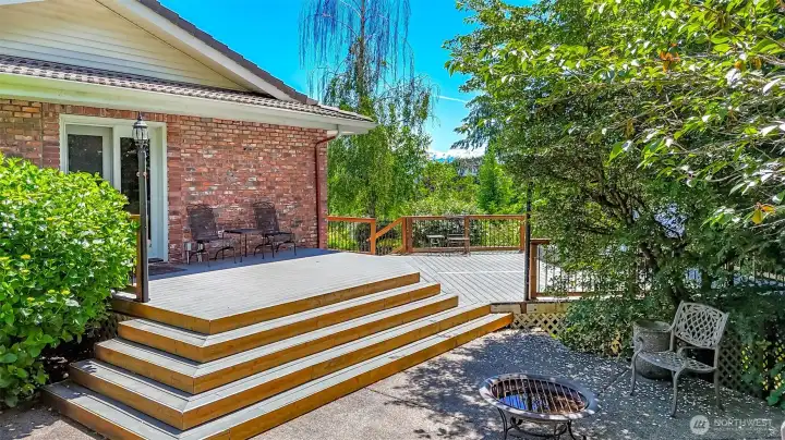 Trex deck & patio/fire pit off primary bedroom