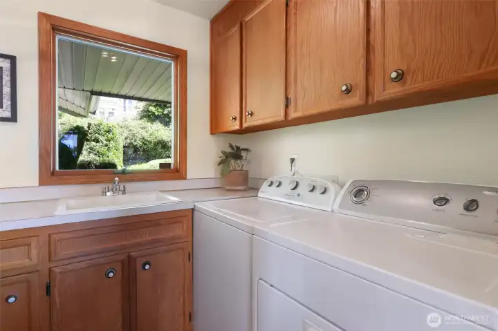 Laundry Room w/ sink & storage