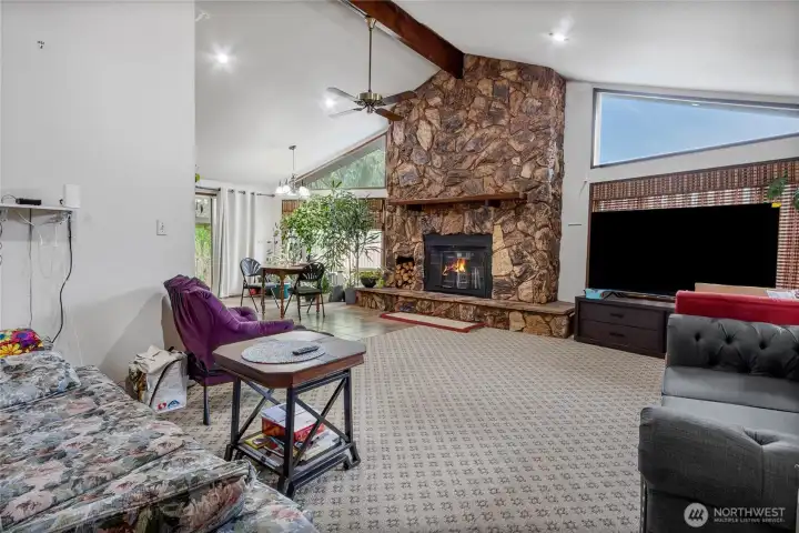 Enter into your spacious main floor living room with vaulted ceilings and lots of natural light. Enter into your spacious main floor living room with vaulted ceilings and lots of natural light.