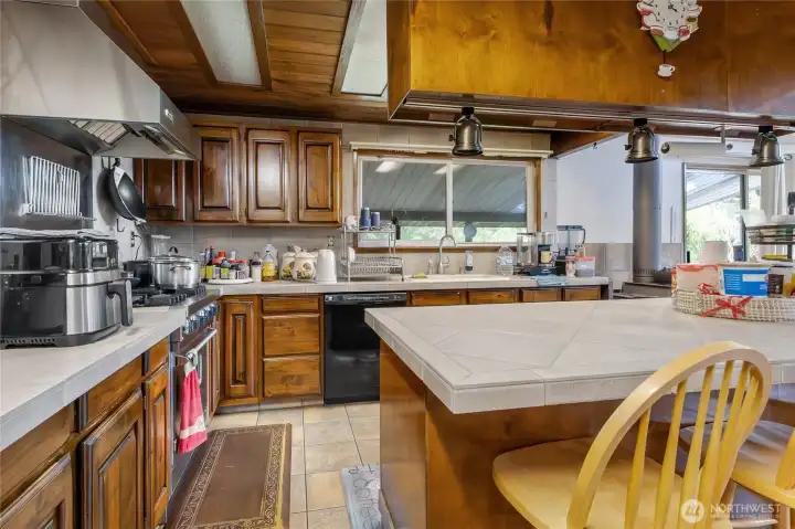 The flow in this kitchen is just perfect with everything in perfect reach. And you'll love your Viking gas range! The flow in this kitchen is just perfect with everything in perfect reach. And you'll love your Viking gas range!