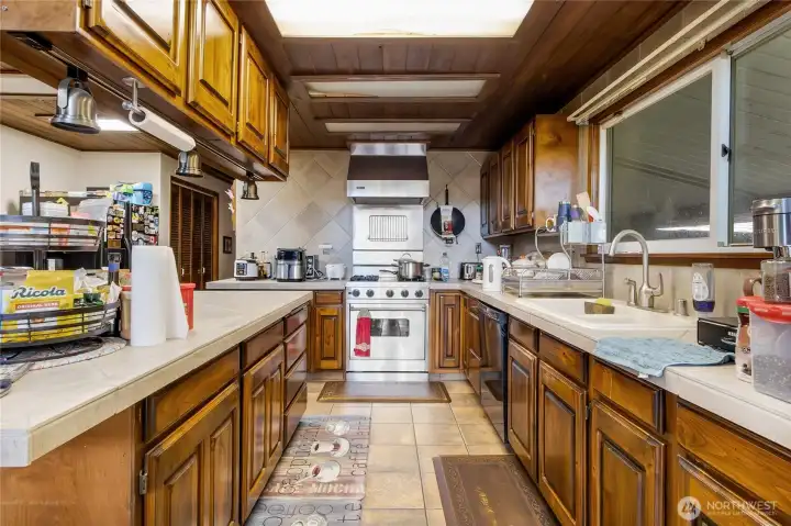 Endless storage galore and tons of counter space Endless storage galore and tons of counter space