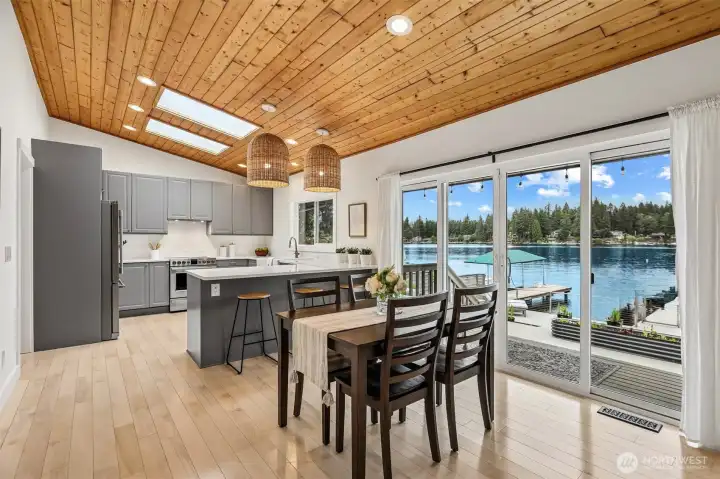 Eating Space with slider to deck