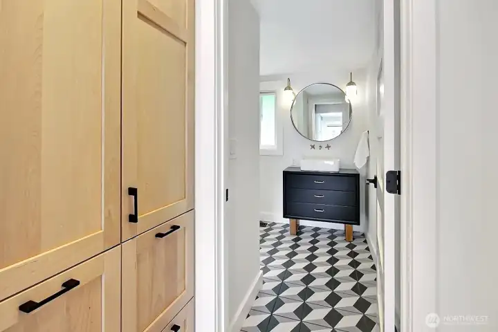 Guest full bathroom