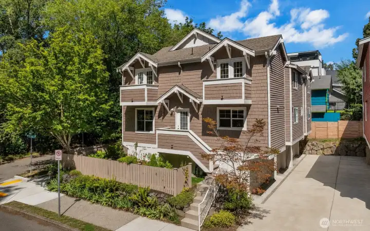 Welcome home to this sunny corner lot in the heart of Wallingford! Welcome home to this sunny corner lot in the heart of Wallingford!