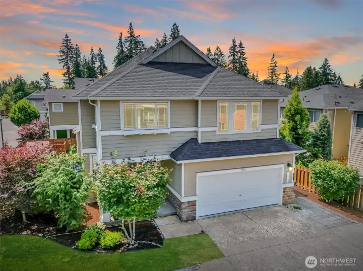 You will love this home! Private and lives very spacious. You will love this home! Private and lives very spacious.