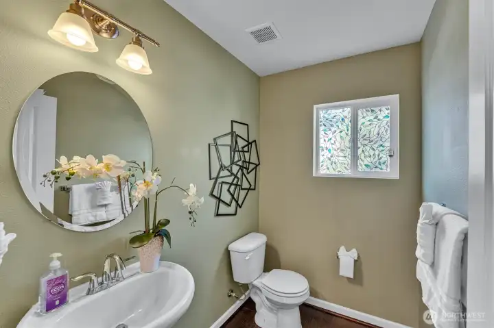 Main floor 1/2 bath. Main floor 1/2 bath.