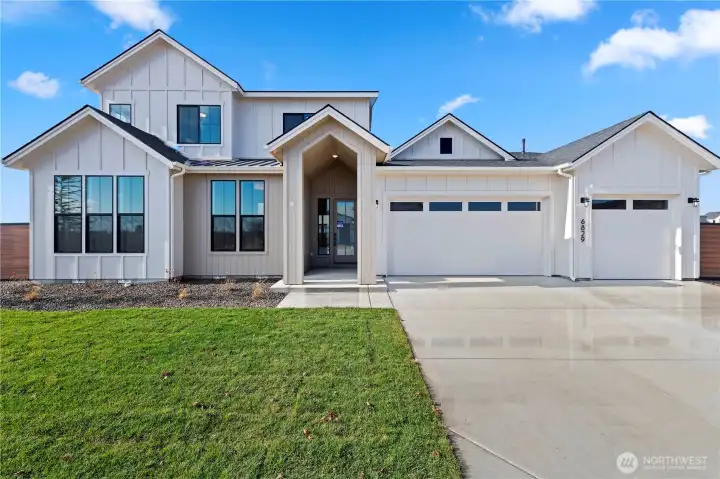 ALL PHOTOS REPRESENTATIVE. MAY DEPICT COST ADDED OR UNAVAILABLE FEATURES.