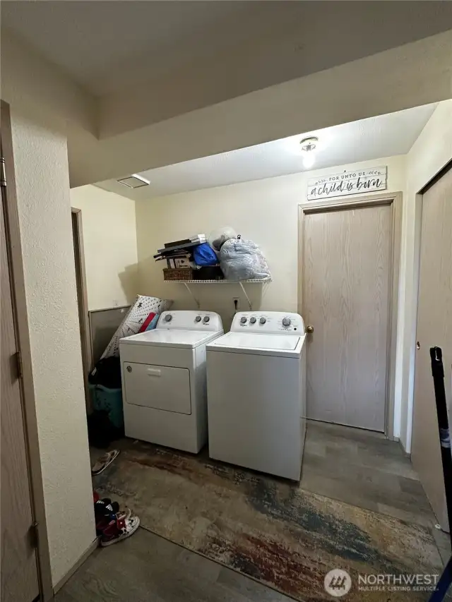 Washer/ Dryer room