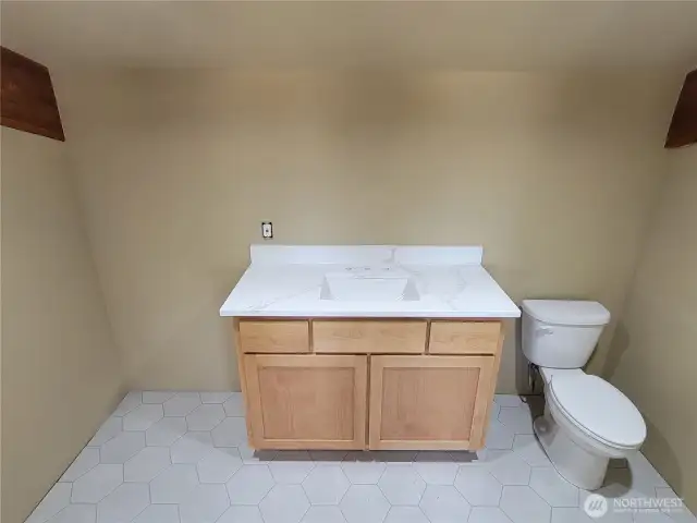 Upstairs bath with heated tile floor.