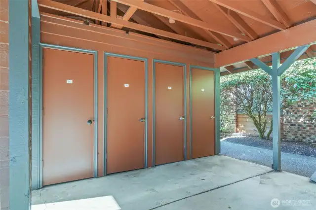 2nd storage area next to covered parking