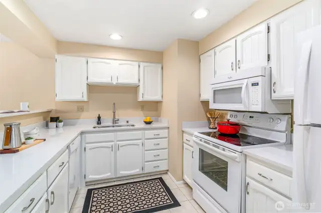 Updated kitchen including new quartz counter tops