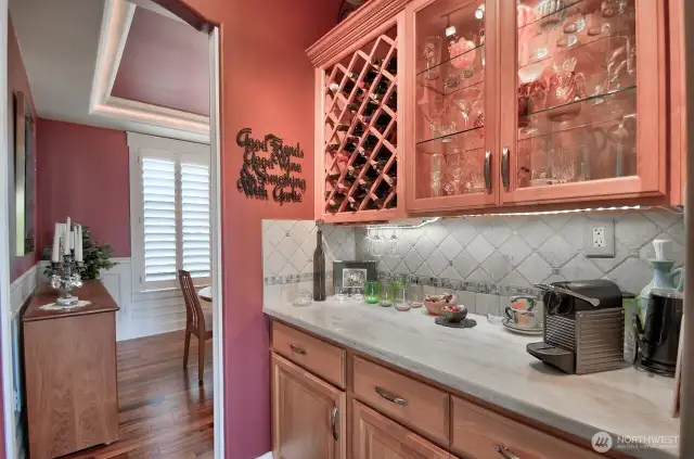 Butlers pantry between the formal dining and kitchen