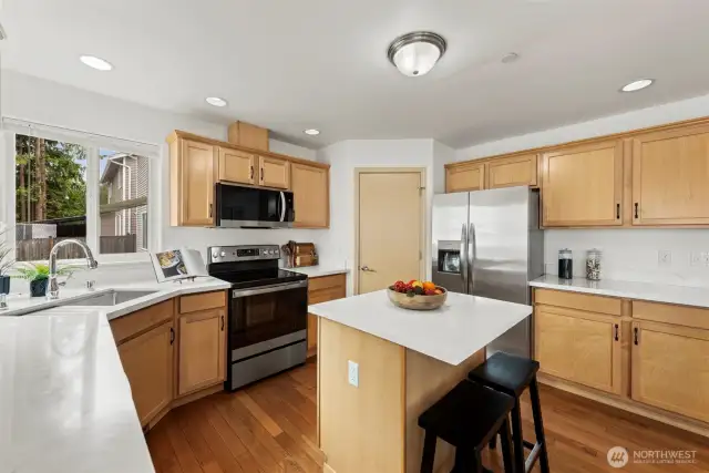 New Quartz counter and new SS appliances