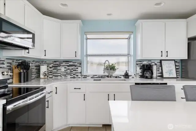 Enjoy the views at the kitchen sink of all the wild life in the estuary.