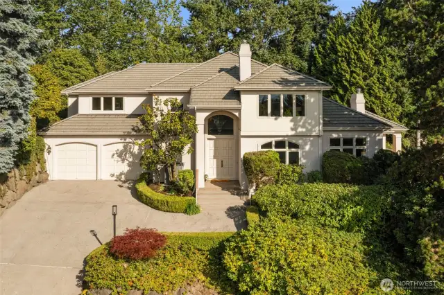 Welcome to Yarrow Ridge in Bellevue - one of the Eastside's premier neighborhoods, within Lake Washington School district and minutes from DT Bellevue & Kirkland and easy access to freeways.