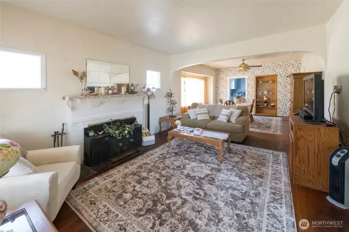 Bright living room with soaring 10-ft ceilings, creating an open and airy feel perfect for gatherings.