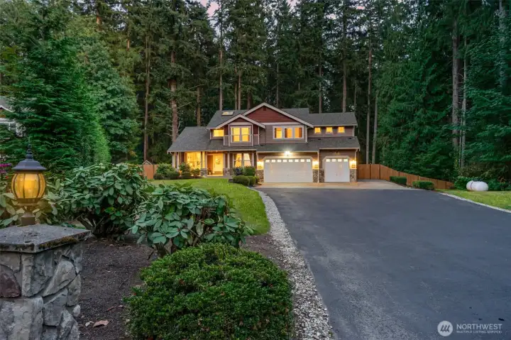 Imagine this lifestyle where you can enjoy a 1 acre private retreat! Bring the RV & boat!