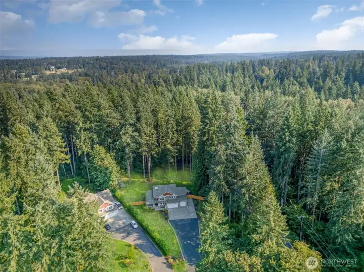 Conveniently located within minutes to the Woodinville Wine Country!