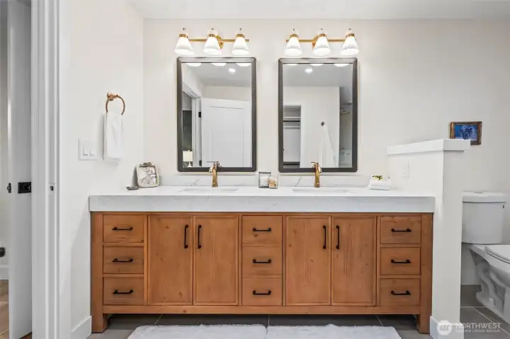 Primary en-suite