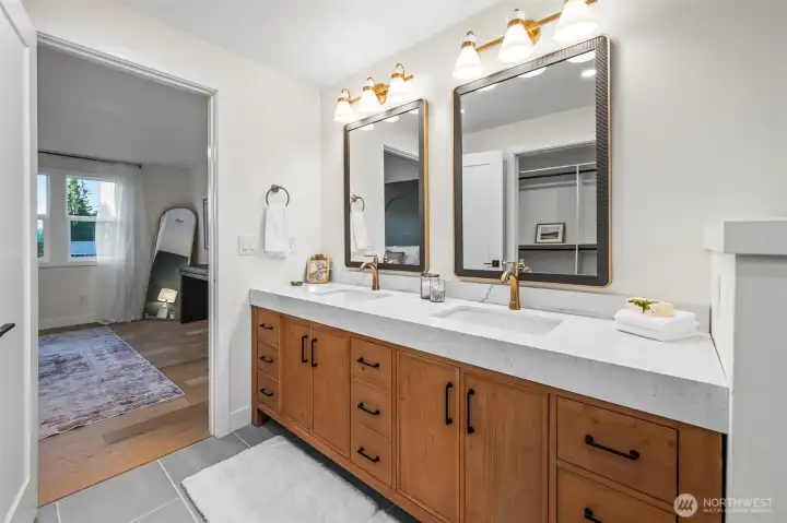 Primary en-suite vanity