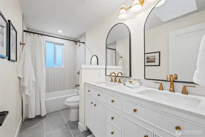 Full hall bath