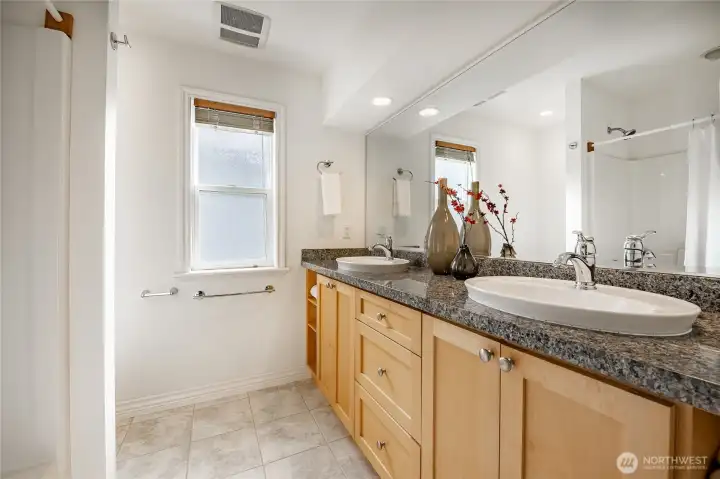 Guest bath with granite & dual vanity
