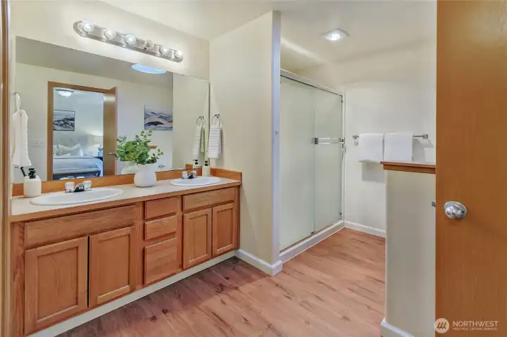 5 Piece En-Suite