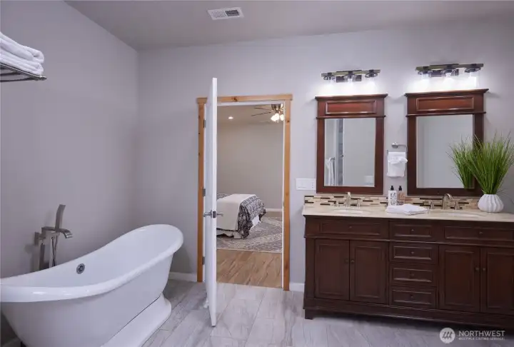 Primary Bath w/ Soaker tub