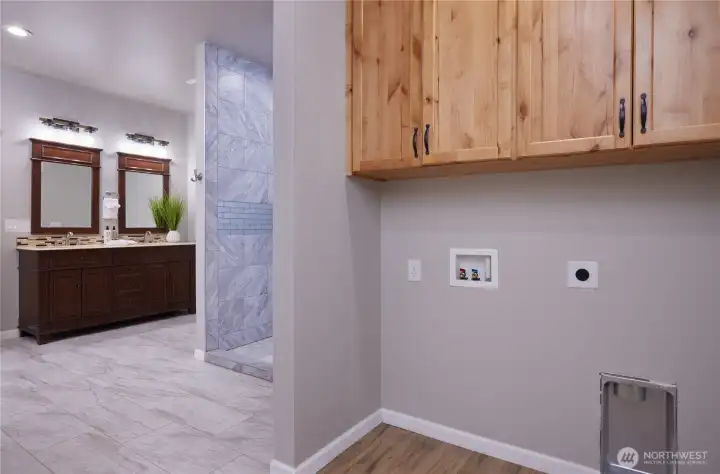 Laundry hook up in Primary walk in closet