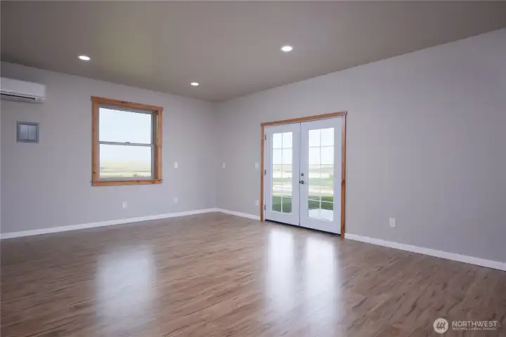 Suite with no virtual staging