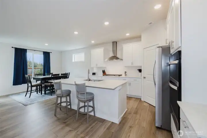 Gorgeous kitchen perfect for entertaining or the one the loves to cook!