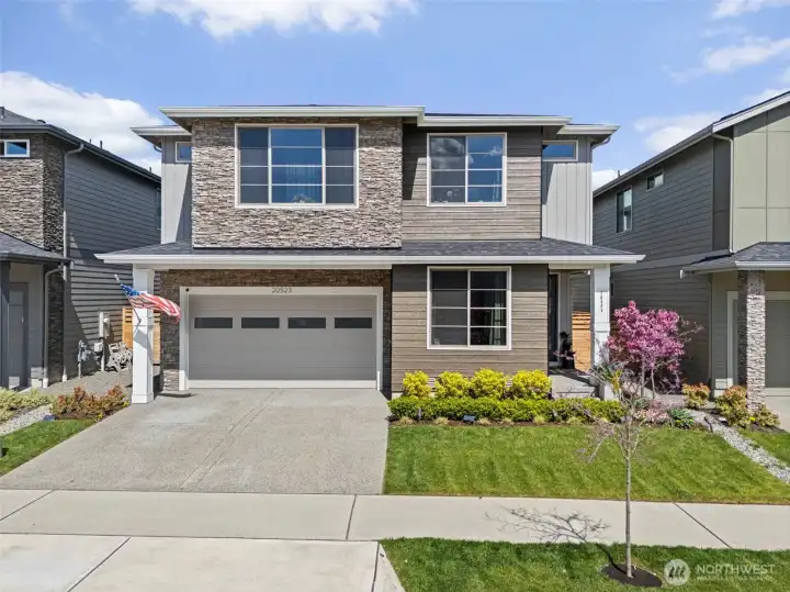Welcome to this 2 year young Magnolia floorpan by Brookstone Homes.