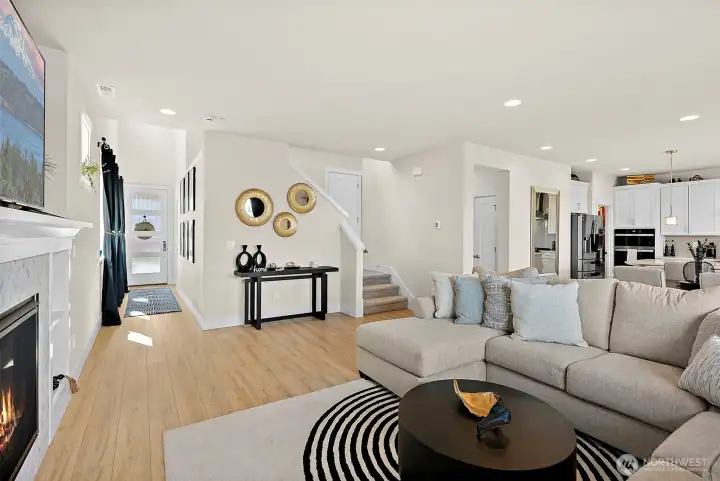 9' ceilings and upgraded extended LVP flooring on both floors.