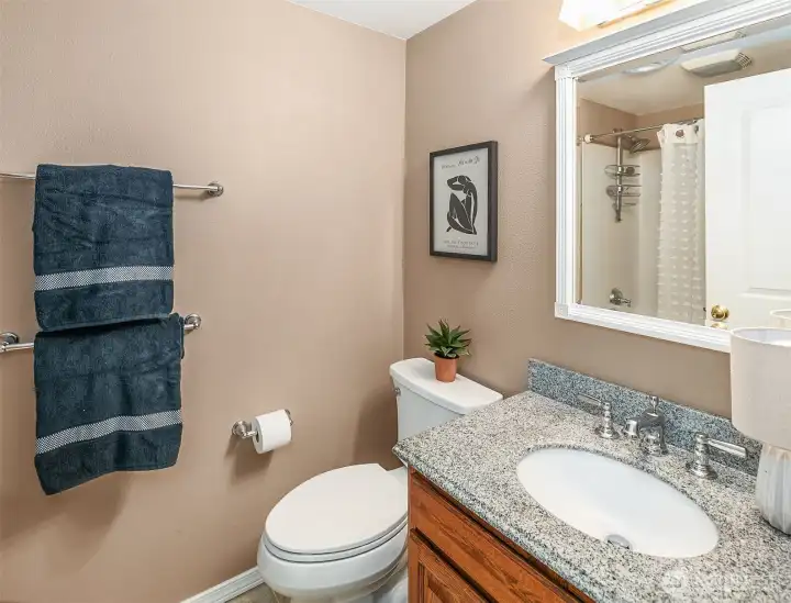 Full Bath on the Upper level~