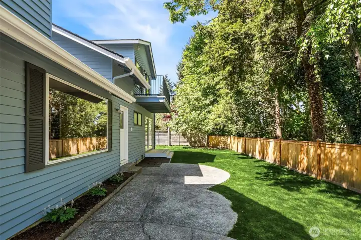 Beautiful back yard with new fence~