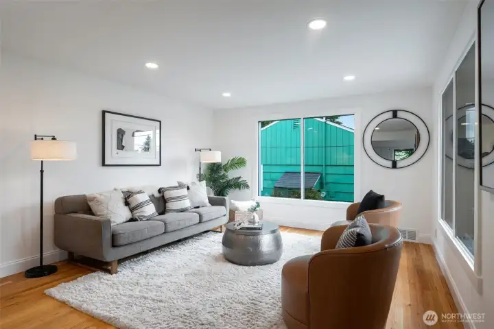 Enter into this bright living space w/beautiful oak hardwoods