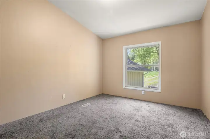 Second bedroom.