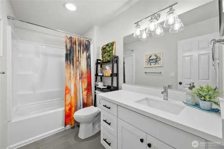 Full bath to service the other bedrooms.