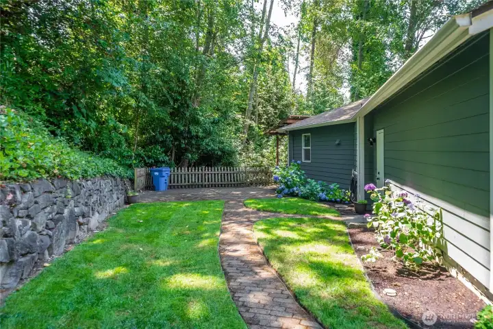 Another view of the side back yard.