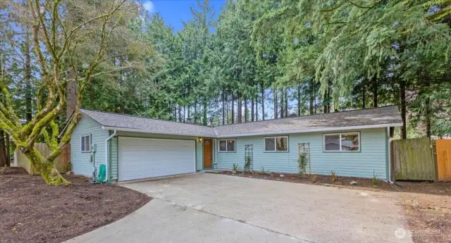 Welcome Home! Wonderfully refreshed Silver Firs Rambler