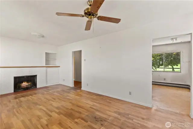 Two entrances from main living into kitchen with eating area.