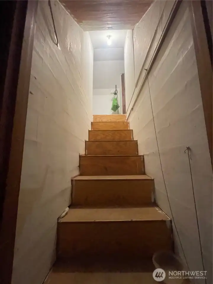 Stairs in decent shape, these are to the right of the front door if you were to walk in.