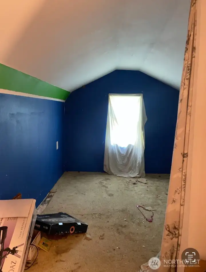 Upstairs bedroom 2
