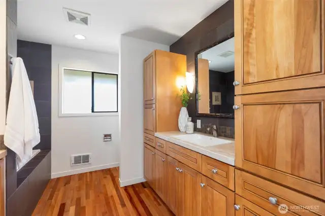 Hall Bathroom w/ Large Soaking Tub & Plenty of Storage