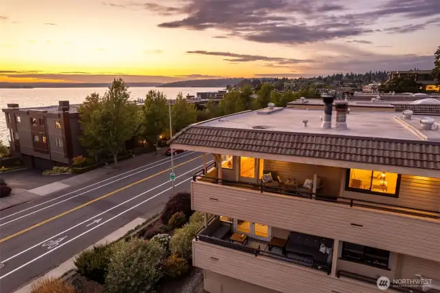 Top Floor End Unit Maximizes Privacy & View Corridor
