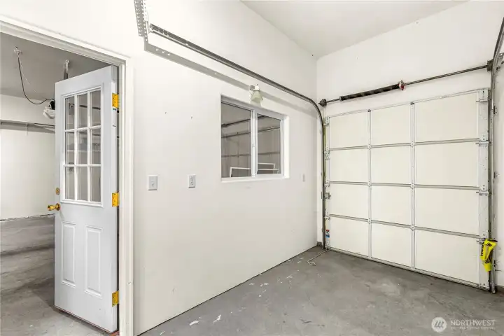 Extra garage for bikes, hobbies, golf cart?
