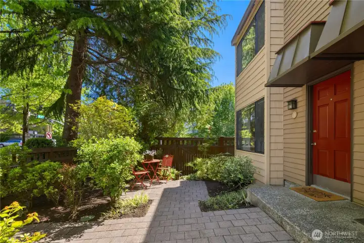 Peaceful front patio welcomes you after a fun day in downtown Bellevue!