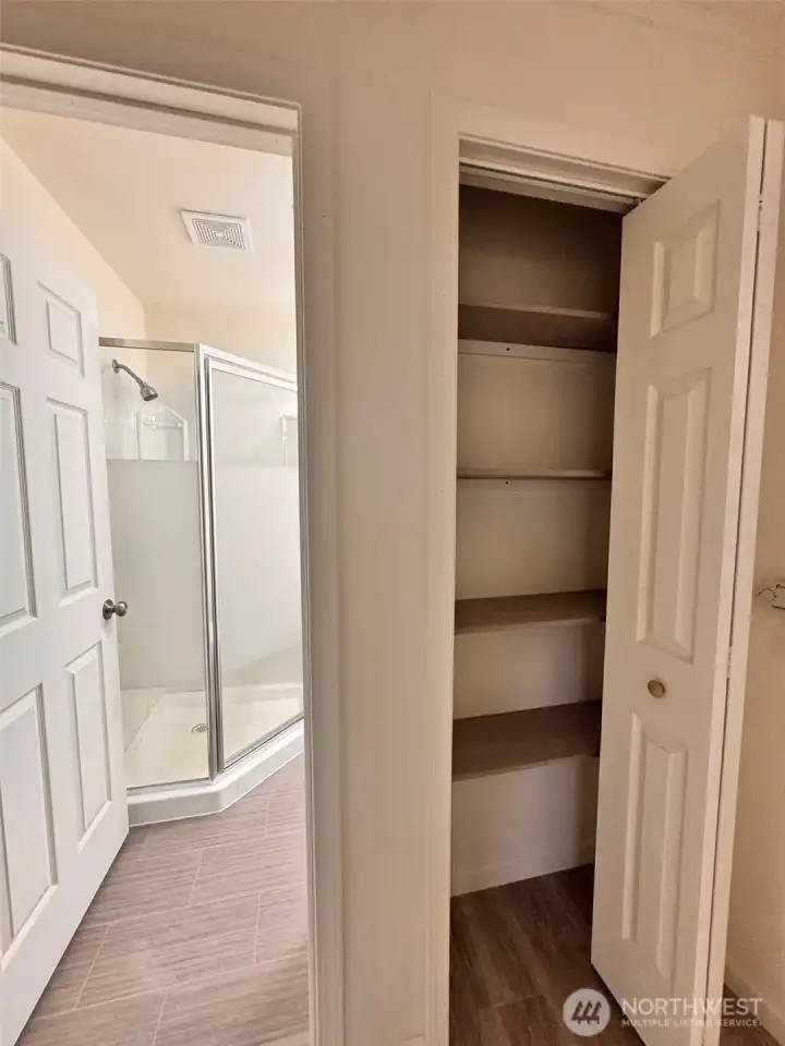 2nd bath and linen closet.
